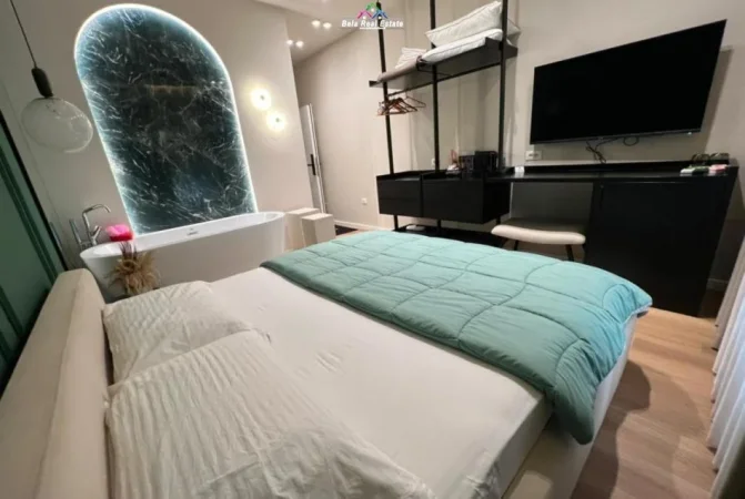 Tirane, jepet me qera garsonier 1+1+Ballkon Kati 1, 30 m² 420 € (ali demi)