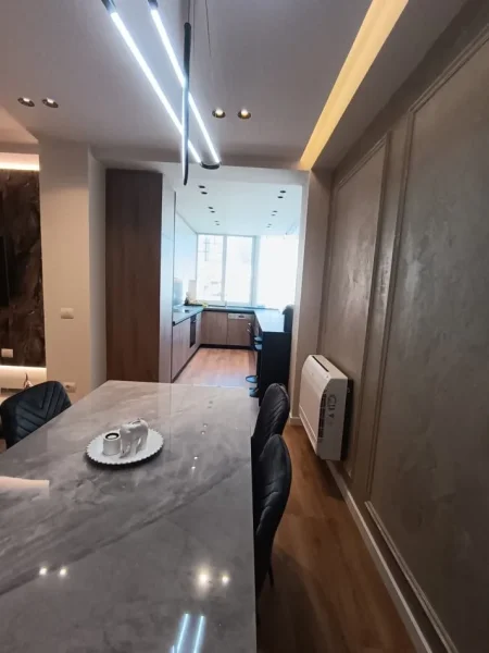 Tirane, jepet me qera apartament 3+1 Kati 8, 120 m² 1.200 € (Rruga e Kavajes)