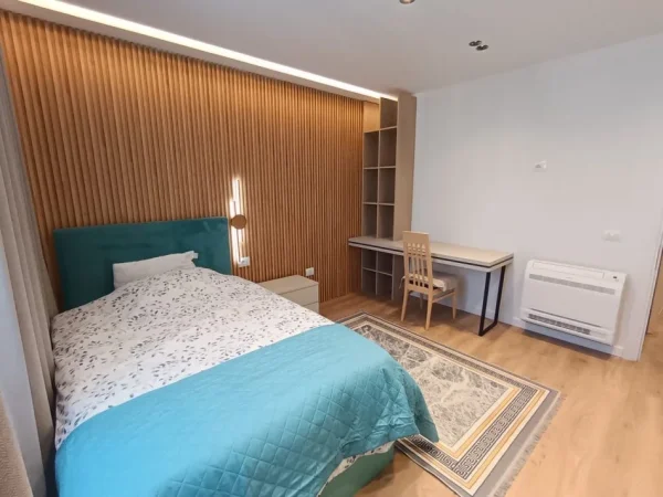 Tirane, jepet me qera apartament 3+1 Kati 8, 120 m² 1.200 € (Rruga e Kavajes)