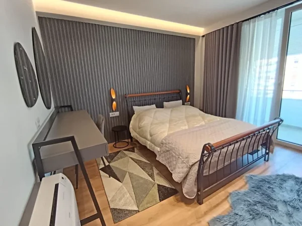 Tirane, jepet me qera apartament 3+1 Kati 8, 120 m² 1.200 € (Rruga e Kavajes)