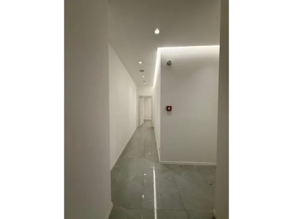 Tirane, jepet me qera ambjent biznesi Kati 2, 132 m² 1.700 € (Jordan Misja)