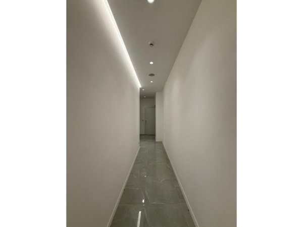 Tirane, jepet me qera ambjent biznesi Kati 2, 132 m² 1.700 € (Jordan Misja)
