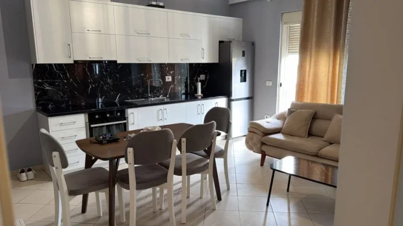 Tirane, jepet me qera apartament 1+1 , 70 m² 550 € (kodra diellit)