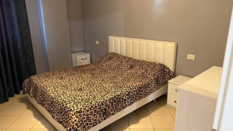 Tirane, jepet me qera apartament 1+1 , 70 m² 550 € (kodra diellit)