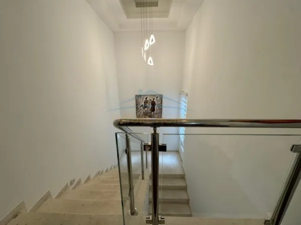 shitet Vile 2 Katshe , 320 m² 400.000 € (Kamez)