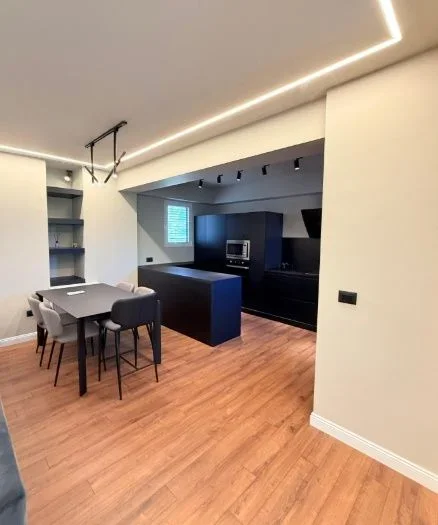 Tirane, shitet apartament 3+1+Ballkon Kati 1, 170 m² 500.000 € (Long Hill Residence)