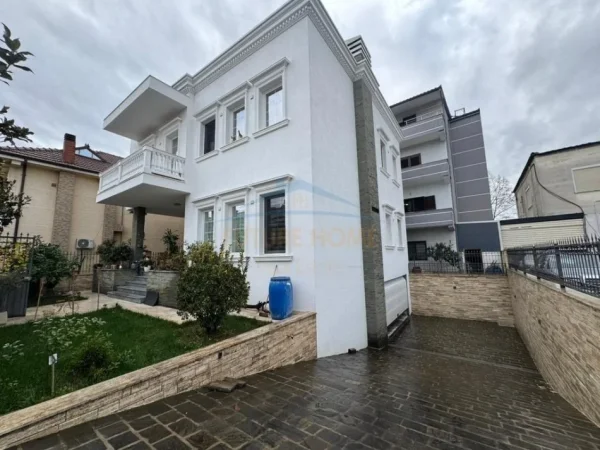 Tirane, shitet apartament 3 Katshe Kati 0, 320 m² 400.000 € 