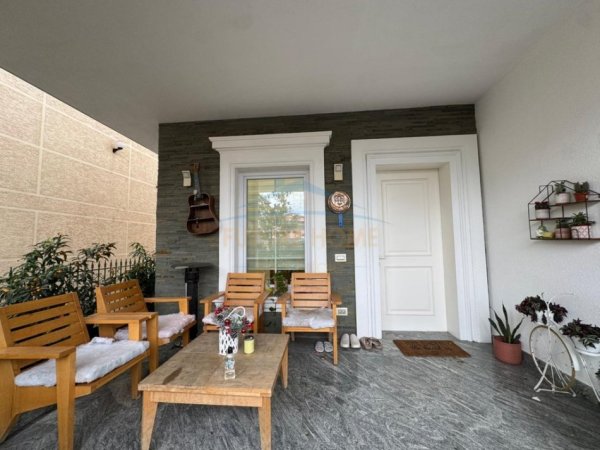 Tirane, shitet apartament 3 Katshe Kati 0, 320 m² 400.000 € 