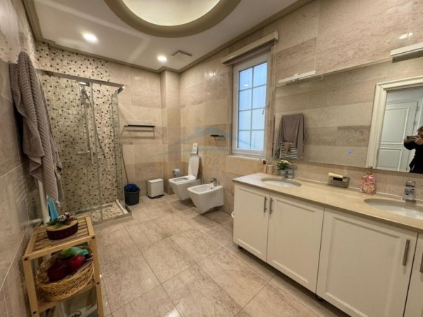 Tirane, shitet apartament 3 Katshe Kati 0, 320 m² 400.000 € 