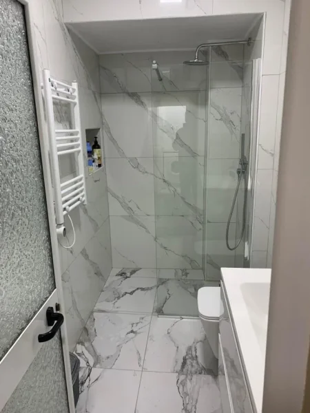 Tirane, jepet me qera apartament 1+1 Kati 3, 60 m² 500 € (Pranë Pediatrisë, Rruga Kongresi Manastirit, Tiranë)