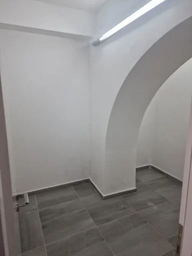 Tirane, jepet me qera ambjent biznesi Kati 0, 30 m² 370 € (rruga fortuzi , rruga mine peza)