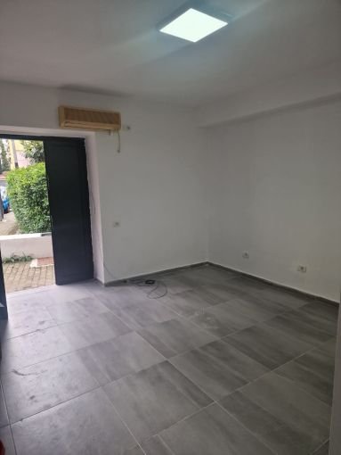 Tirane, jepet me qera ambjent biznesi Kati 0, 30 m² 370 € (rruga e durresit)