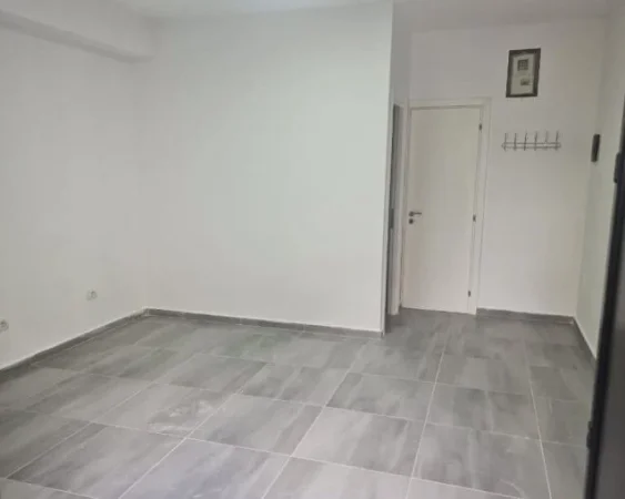 Tirane, jepet me qera ambjent biznesi Kati 0, 30 m² 370 € (qender , sheshi skenderbej)