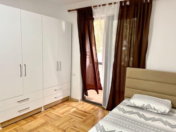 Tirane, jepet me qera apartament 1+1 , 70 m² 480 € (rruga elbasanit)