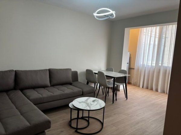 Tirane, jepet me qera apartament 2+1 Kati 4, 600 € (rruga ali demi)