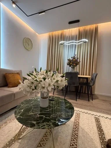 Tirane, jepet me qera apartament 1+1+Aneks+Ballkon Kati 4, 75 m² 580 € (ish stacioni i trenit)