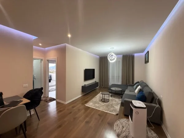 Tirane, jepet me qera apartament 2+1+Ballkon Kati 5, 80 m² 700 € (Rruga e Dibres)