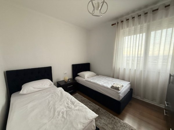 Tirane, jepet me qera apartament 2+1+Ballkon Kati 5, 80 m² 800 € (Rruga e Dibres)