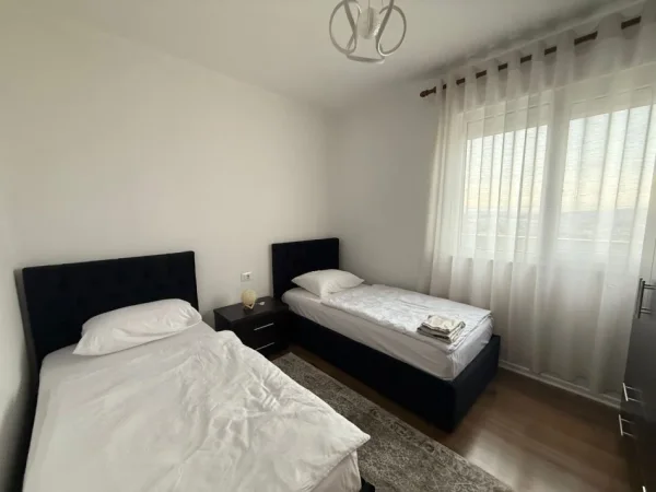 Tirane, jepet me qera apartament 2+1+Ballkon Kati 5, 80 m² 700 € (Rruga e Dibres)