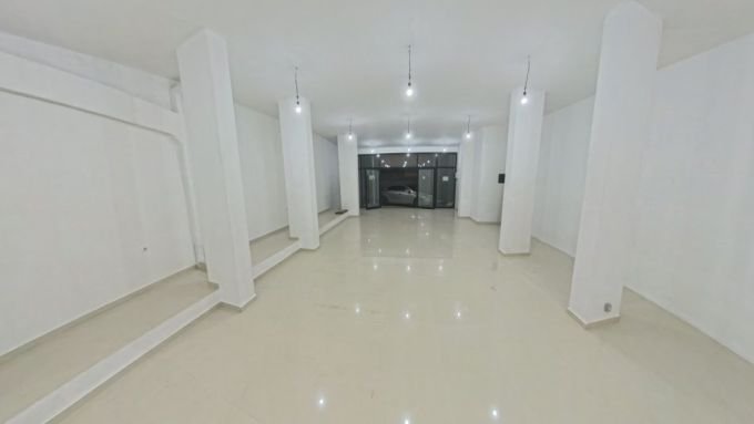 Tirane, jepet me qera ambjent biznesi Kati 0, 130 m² 1.300 € (rruga e dibres)