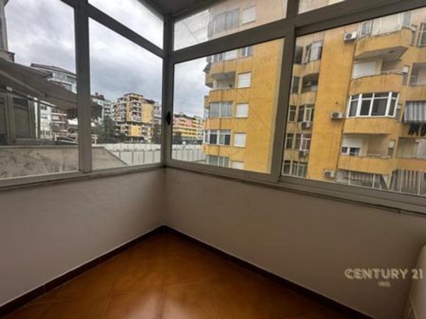 Tirane, jepet me qera apartament 1+1+Ballkon Kati 3, 61 m² 600 € (medar shtylla)