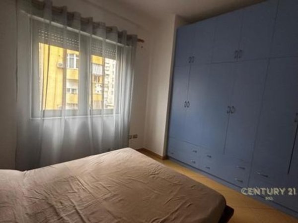 Tirane, jepet me qera apartament 1+1+Ballkon Kati 3, 61 m² 600 € (medar shtylla)