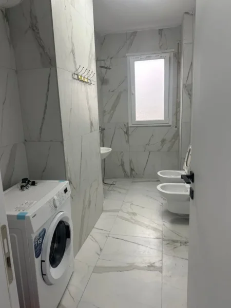 Tirane, jepet me qera apartament 3+1 Kati 7, 140 m² 500 € (Rruga Lidhja e Prizrenit)
