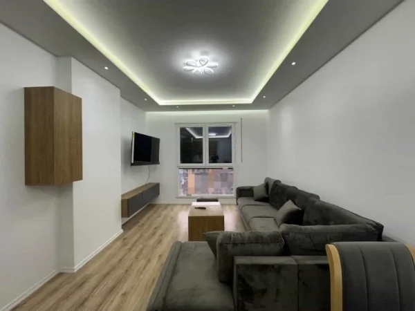 Tirane, jepet me qera apartament 3+1 Kati 7, 140 m² 500 € (Rruga Lidhja e Prizrenit)