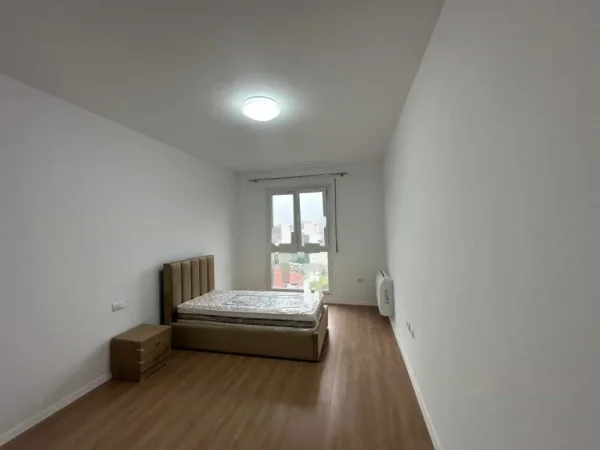 Tirane, jepet me qera apartament 3+1 Kati 7, 140 m² 500 € (Rruga Lidhja e Prizrenit)