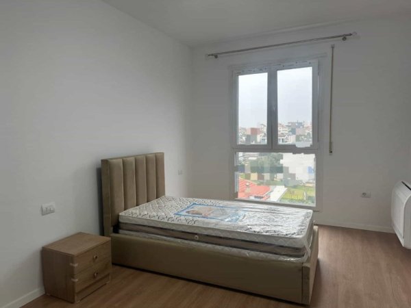 Tirane, jepet me qera apartament 3+1 Kati 7, 140 m² 500 € (Rruga Lidhja e Prizrenit)