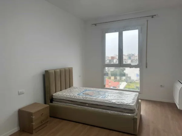 Tirane, jepet me qera apartament 3+1 Kati 7, 140 m² 500 € (Rruga Lidhja e Prizrenit)