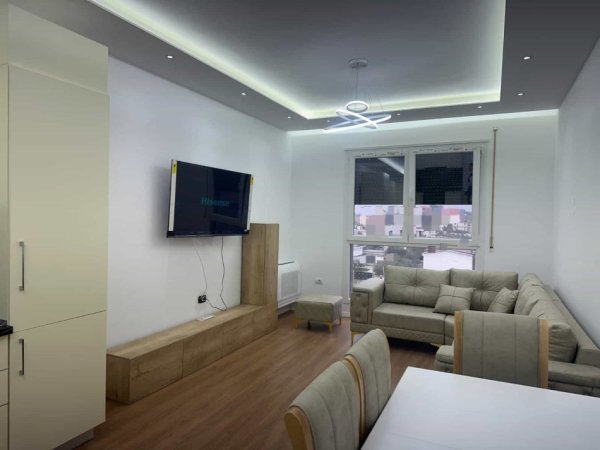 Tirane, jepet me qera apartament 3+1 Kati 7, 140 m² 500 € (Rruga Lidhja e Prizrenit)