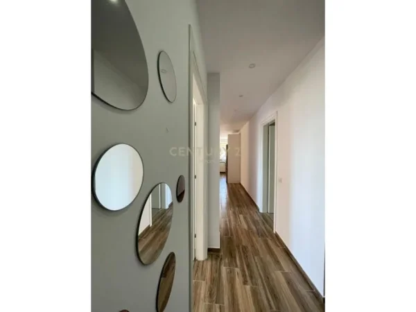 Tirane, shitet apartament 2+1+Ballkon Kati 5, 99 m² 250.000 € (kodra e diellit)