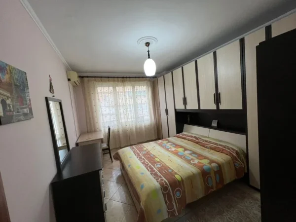 jepet me qera apartament 1+1 Kati 8, 74 m² 410 € (Rruga Tom Plezha)