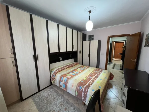 jepet me qera apartament 1+1 Kati 8, 74 m² 410 € (Rruga Tom Plezha)