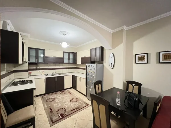 jepet me qera apartament 1+1 Kati 8, 74 m² 410 € (Rruga Tom Plezha)