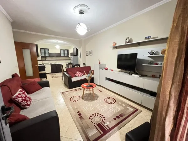 jepet me qera apartament 1+1 Kati 8, 74 m² 410 € (Rruga Tom Plezha)