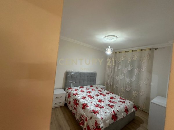 Tirane, jepet me qera apartament 1+1+Ballkon Kati 5, 70 m² 600 € (liqeni i thate)