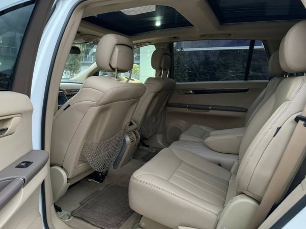 Fier, shes makine Mercedes Benz R350 Benzin Gaz 4MATIC -2010-PANORAMA-7 VENDE-FULL OPTIONS-5000 EURO-069 44 00 305 Benzin+Gaz, e bardhë automatik Klima 290.000 km 5.000 €