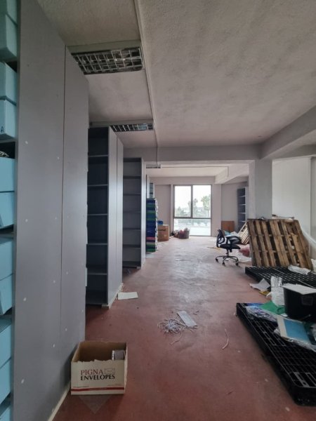 Tirane, jepet me qera magazine Kati 2, 6.000 m² (autostrada tirane durres)