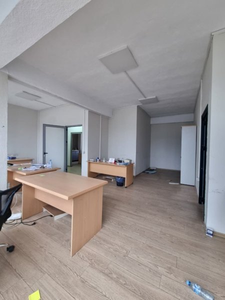 Tirane, jepet me qera magazine Kati 2, 6.000 m² (autostrada tirane durres)