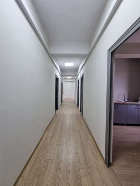 Tirane, jepet me qera magazine Kati 2, 6.000 m² (autostrada tirane durres)