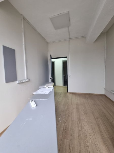 Tirane, jepet me qera magazine Kati 2, 6.000 m² (autostrada tirane durres)