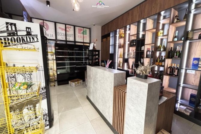 Tirane, jepet me qera dyqan Kati 0, 45 m² 510 € (Fusha e Aviacionit)
