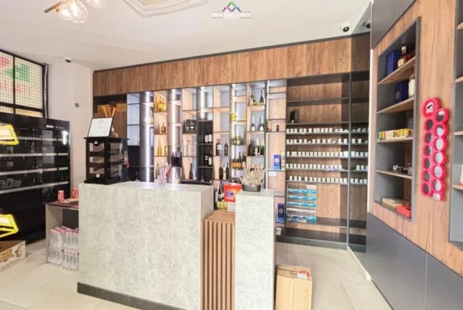 Tirane, jepet me qera dyqan Kati 0, 45 m² 510 € (Fusha e Aviacionit)