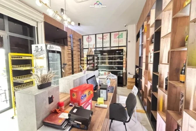 Tirane, jepet me qera dyqan Kati 0, 45 m² 510 € (Fusha e Aviacionit)