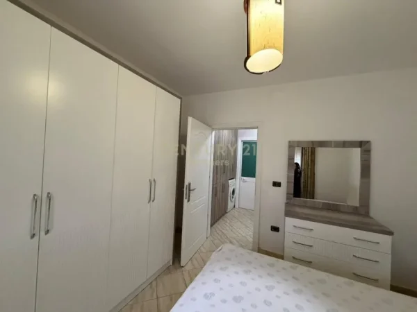 Tirane, shitet apartament 1+1 Kati 3, 54 m² 107.000 € (porcelan prane klanit)