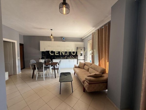 Tirane, jepet me qera apartament 1+1+Ballkon Kati 2, 65 m² 500 € (kodra e diellit)