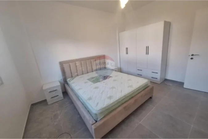 Tirane, jepet me qera apartament 1+1 , 75 m² 450 € (Don Bosko)