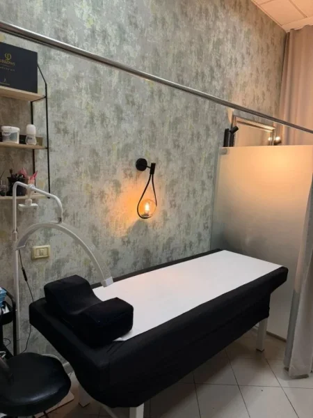 jepet me qera dyqan Kati 0, 13 m² 300 € (Rruga Frederik Shiroka)